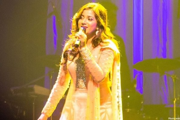 Feature and Cover Shreya Ghoshal says she felt like a misfit for Bipasha Basu's voice in Jaadu Hai Nasha Hai ‘I was 18 at that time’ Hindustan Times