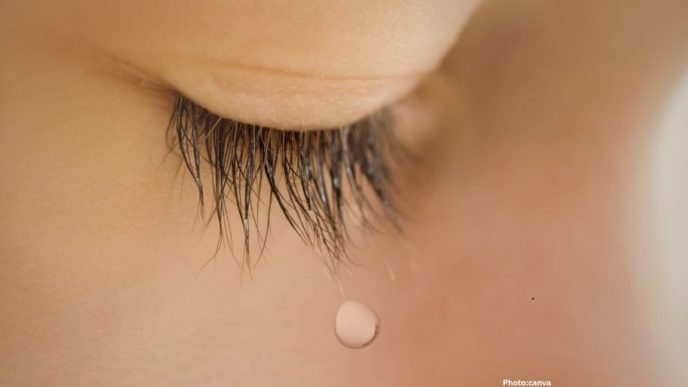 Photo New Study Explores Emotional Effects of Crying Revealing Key Factors in Mood Changes