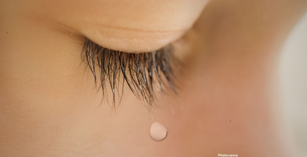 Photo New Study Explores Emotional Effects of Crying Revealing Key Factors in Mood Changes