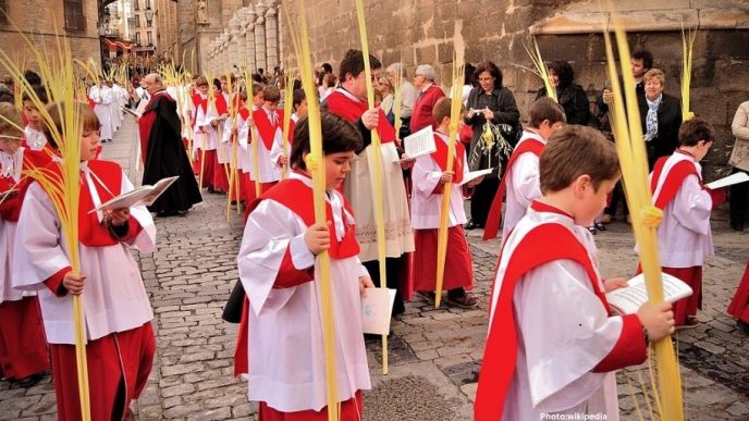 Photo Pope Leo XIV Emphasizes Peace and Condemns War During Palm Sunday Mass