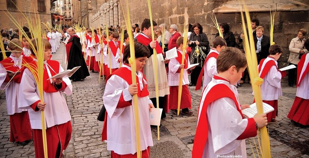 Photo Pope Leo XIV Emphasizes Peace and Condemns War During Palm Sunday Mass