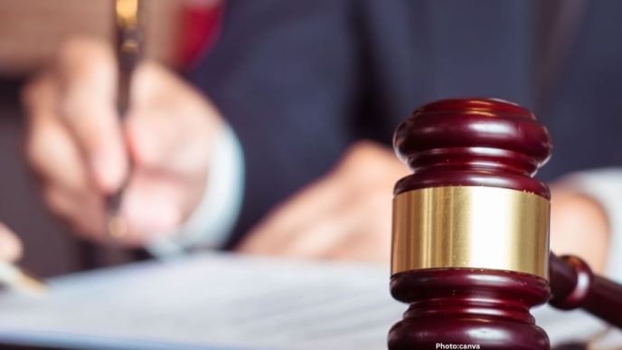 Photo Virginia Court Rejects GOP Challenge to New Congressional Map Following Referendum