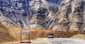 High-Altitude Avant-Garde: sā Ladakh Biennale Displaces the Traditional ‘White Cube’ Gallery for 230km Regenerative Art Trail