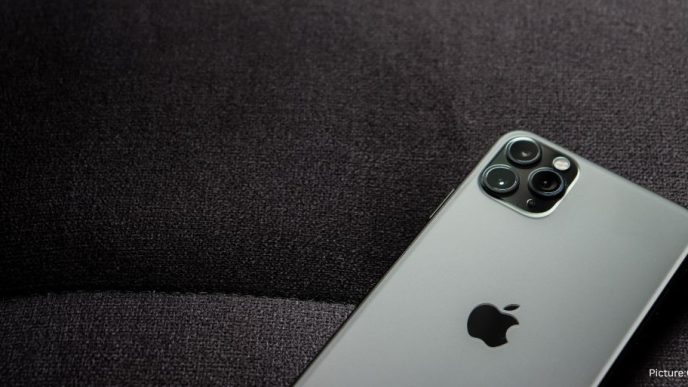 Studies Link Smartphone Adoption to Sharp Decline in Fertility Rates