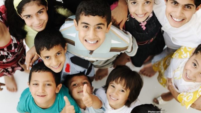 Research Reveals U-curve of Human Happiness Across Age Groups