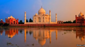 Exhibition Explores Deeper Spiritual Meanings of the Taj Mahal