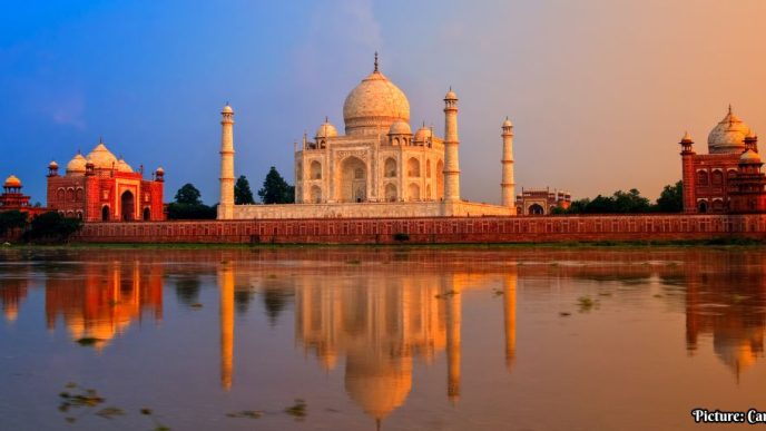 Exhibition Explores Deeper Spiritual Meanings of the Taj Mahal