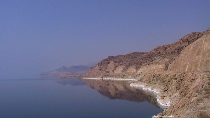 Emergence of Freshwater Pools Near the Dead Sea Sparks Scientific and Religious Interest