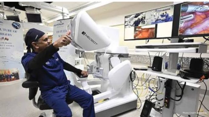 Surgeon Performs First Telerobotic Surgery in the U.S. from 35 Miles Away
